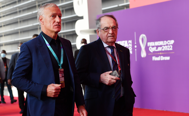 Le Graët junto a Deschamps en el Mundial de Catar- AFP