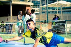 El maestro que pudo ser futbolista y brilla en el pickleball: «Por las mañanas estoy con los niños; por las tardes entreno como puedo»