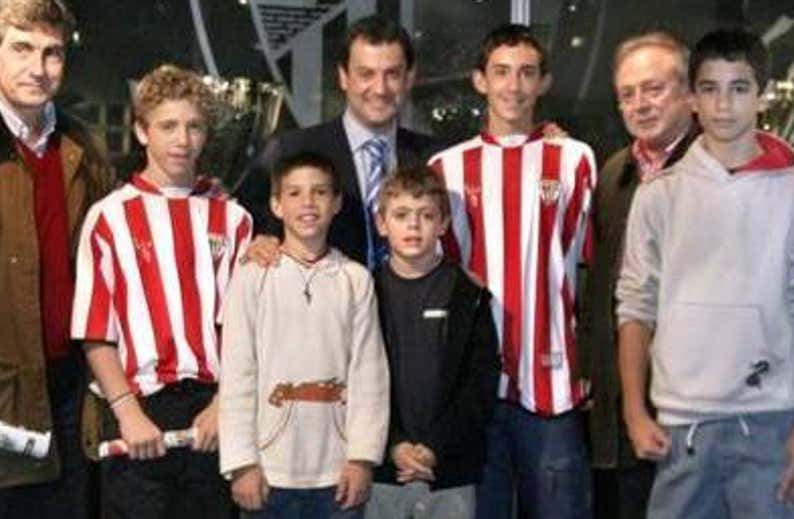 'Fiesta' en el palco, reunión en Vitoria y un «chivatazo»: así fichó el Athletic a los navarros