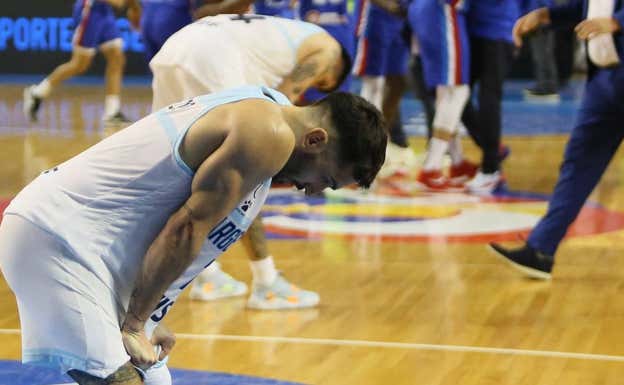 Los jugadores de Argentina tras la derrota ante República Dominicana. Efe