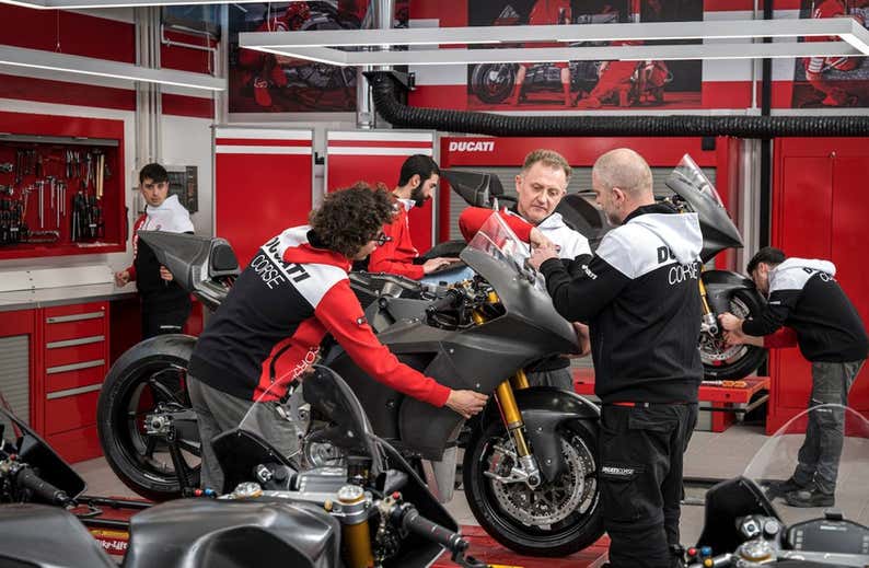 MotoE, el Campeonato del Mundo del 'silencio': «Escuchas los neumáticos y cómo te palpita el corazón»