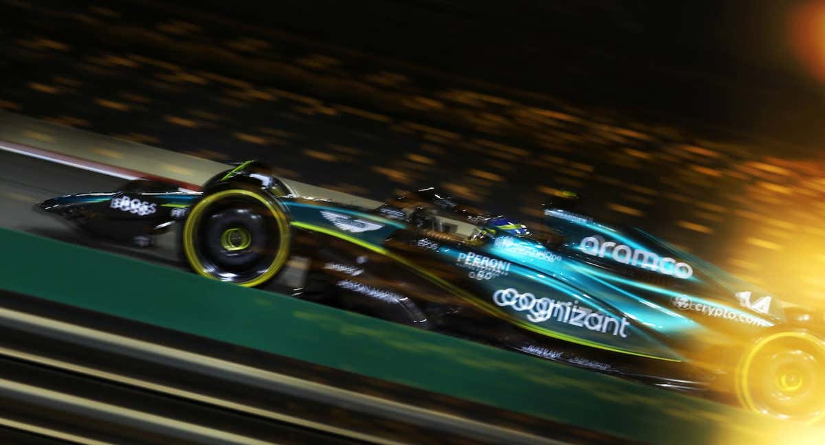 Fernando Alonso, en el Aston Martin AMR23 durante los libres 2 del GP de Baréin.