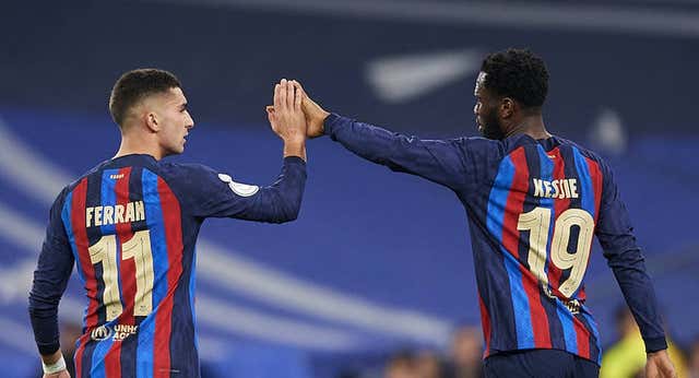 La segunda unidad de Xavi baja al barro y ya gana partidos