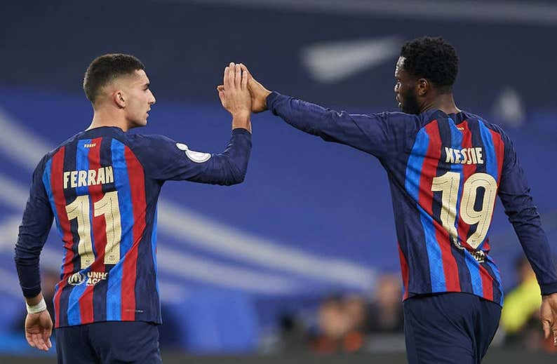La segunda unidad de Xavi baja al barro y ya gana partidos