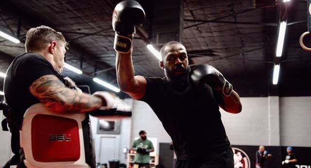 Jon Jones vuelve después tres años para postularse como el mejor de la historia