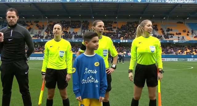 Día histórico en la Ligue 1: un encuentro arbitrado exclusivamente por mujeres
