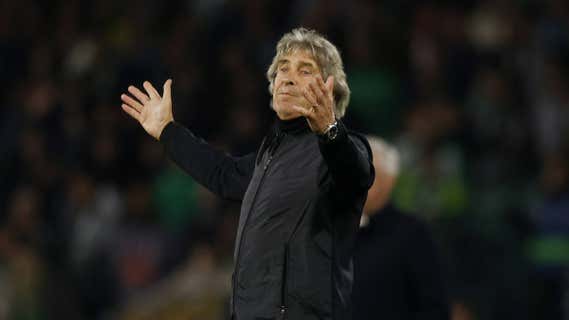 Manuel Pellegrini, durante el partido ante el Real Madrid./Reuters