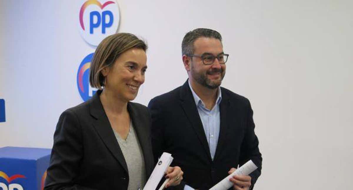 La secretaria general del Partido Popular, Cuca Gamarra, y el diputado y portavoz de Deportes, Javier Merino. /PP