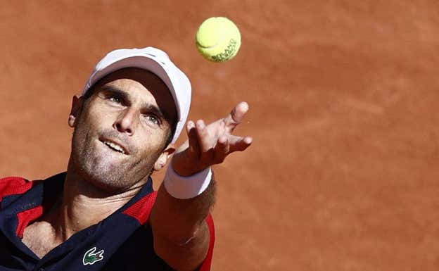 Pablo Andújar, durante el torneo de Roland Garros 2022.  REUTERS/Christian Hartmann