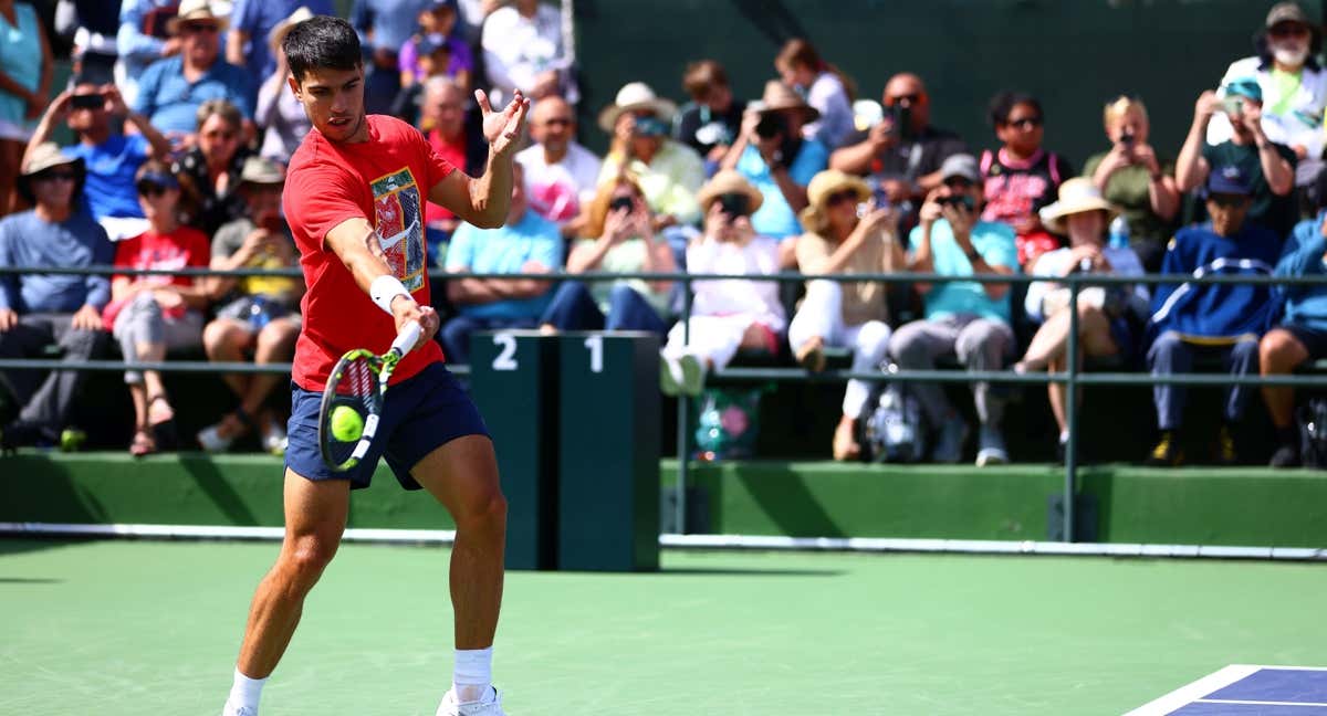 El murciano Carlos Alcaraz entrena en Indian Wells./BNP PARIBAS OPEN
