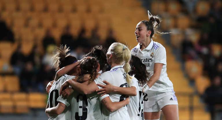 Las futbolistas del Real Madrid celebran su victoria ante el Villarreal.