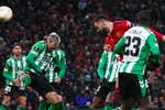 La tormenta del United despierta al Betis del sueño de Old Trafford