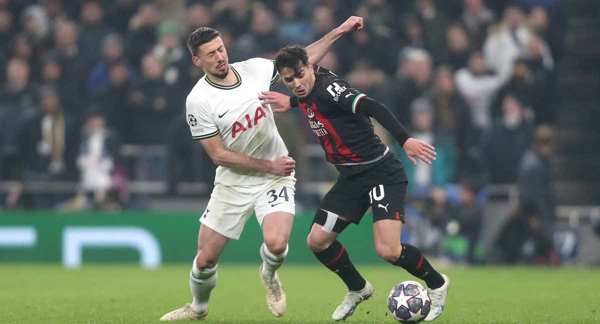 Lenglet, en acción durante el partido de Champions ante el Milan.