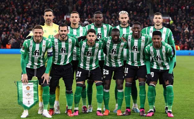 El once del Betis, con Joaquín como capitán. AFP