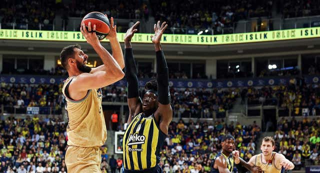 El Barça cierra su semana negra en Euroliga y Baskonia no puede con el AS Mónaco