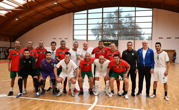 El presidente de FIFA, Gianni Infantino, jugando un partido de fútbol sala en Marruecos.  FRMF