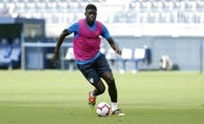El jugador del Málaga Alfred N'Diaye, dado de alta tras ser ingresado de urgencia