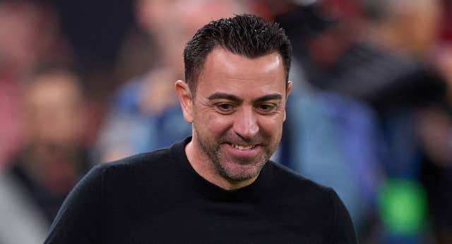 Xavi, sobre los cánticos: «Me entristece; juzgar antes de tiempo no es bueno«