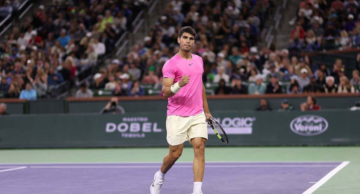 Carlos Alcaraz celebra un punto en Indian Wells. /JULIAN FINNEY / GETTY IMAGES