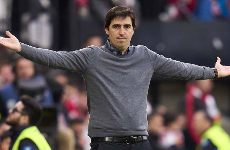 El Villarreal contacta con Iraola y también se fija en Míchel