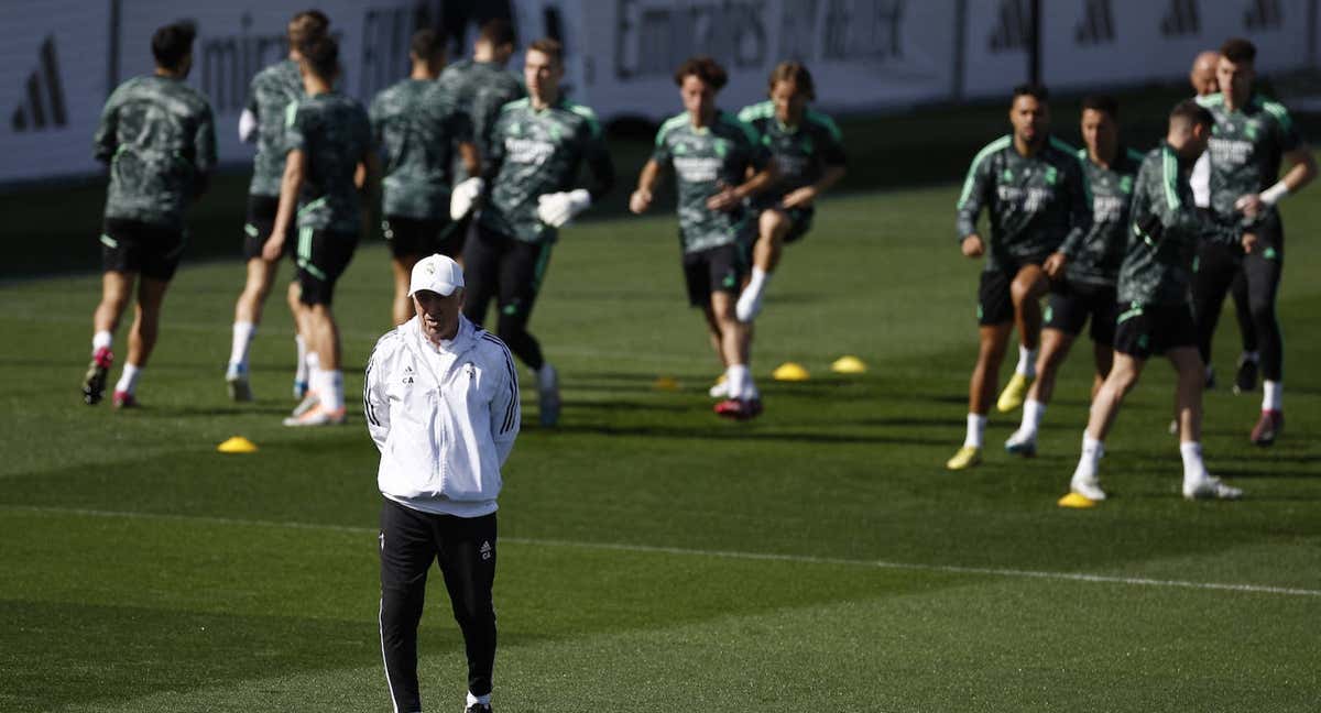 Ancelotti, durante un entrenamiento con el Real Madrid./Reuters