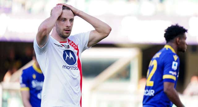 Habrá palos por hacerse con Carlos Augusto, el lateral que vuelve locas a las defensas de la Serie A