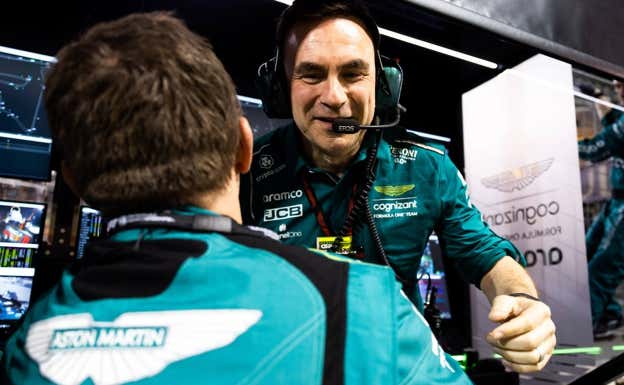 Dan Fallows, tras el podio en el GP de Baréin 2023.  Aston Martin