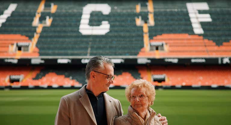 Lolín y José Manuel, en Mestalla.