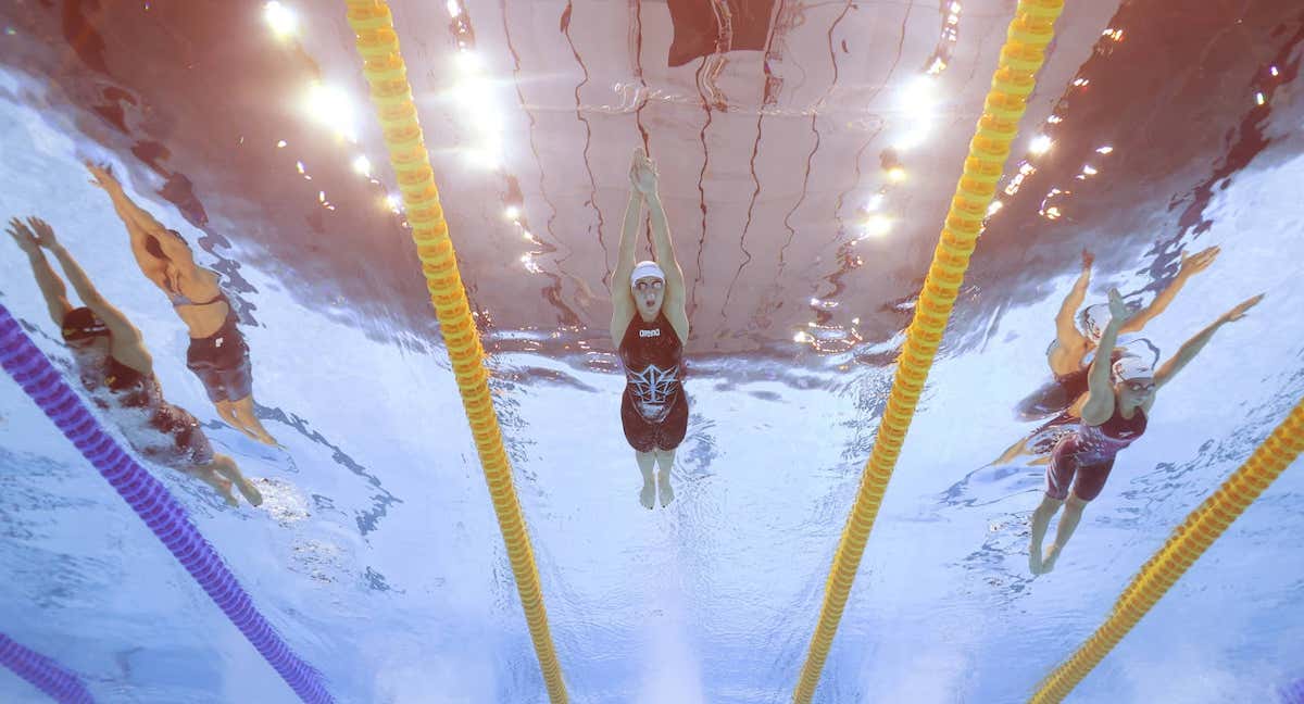 Mireia Belmonte, en el centro, durante los Juegos Olímpicos de Tokio, en 2021. /GETTY