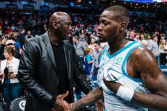 Michael Jordan negocia la venta de gran parte de sus acciones de los Charlotte Hornets