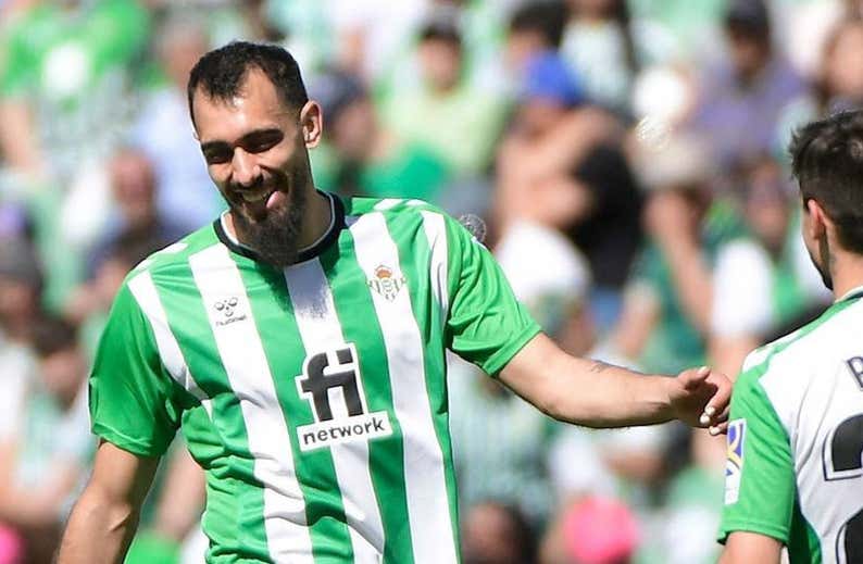 Borja Iglesias mantiene al Betis en la lucha por Europa
