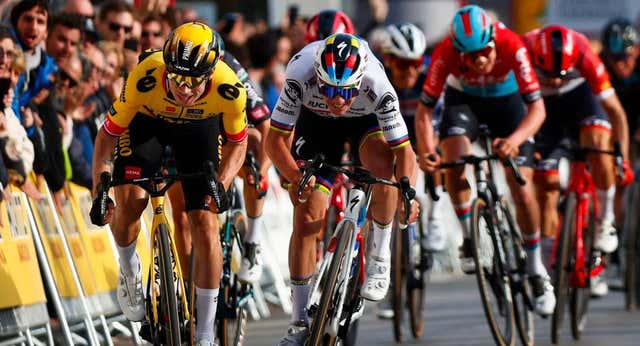 El intenso duelo ‘rosa’ de Evenepoel y Roglic en la Volta a Catalunya