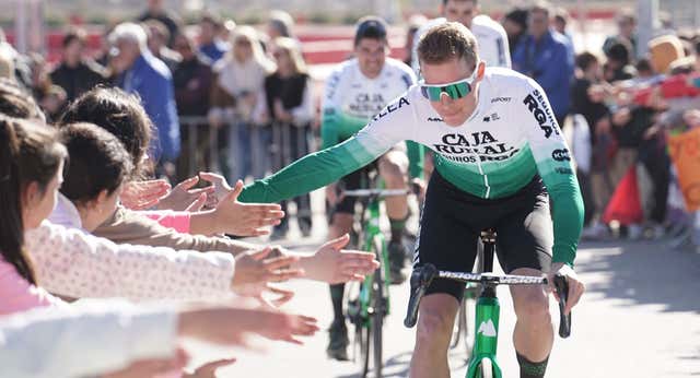 El ciclista Sergio Martín, sin sensibilidad en las piernas tras su grave accidente