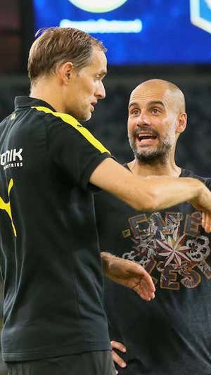 Guardiola y Tuchel charlan antes de un partido entre City y Dortmund. AFP
