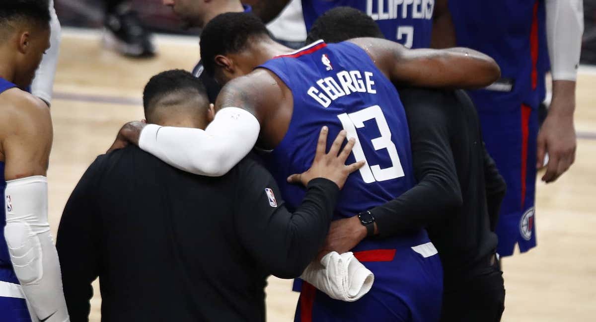 Paul George se retira lesionado en un partido reciente. /EFE