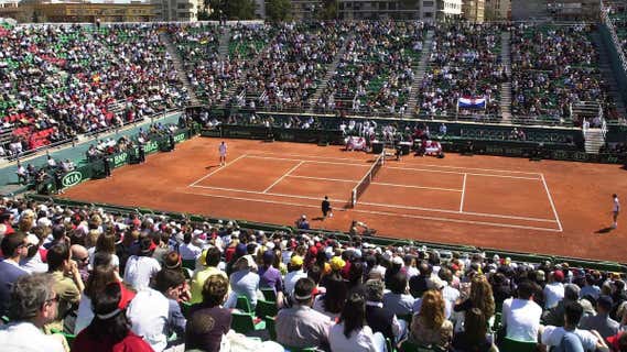 La grada de una pista de tenis./LAS PROVINCIAS