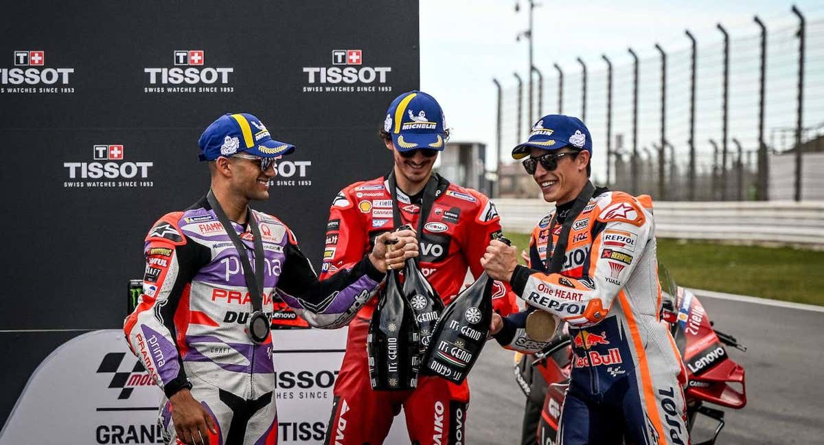 Bagnaia, Jorge Martín y Marc Márquez celebran tras la prueba al sprint./AFP