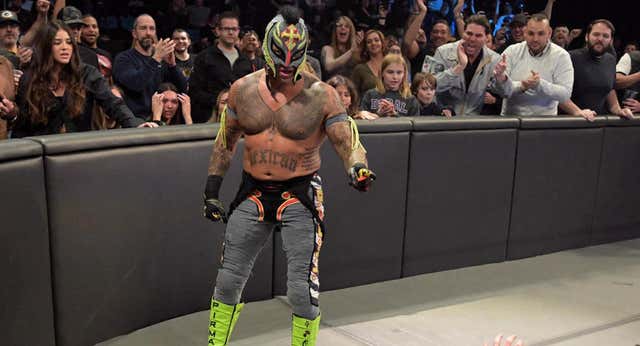 Rey Mysterio acepta el desafío de Dominik: se enfrentará a su hijo en WrestleMania 39