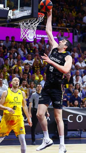 Shermadini machaca en su último partido contra el Gran Canaria. ACB Media