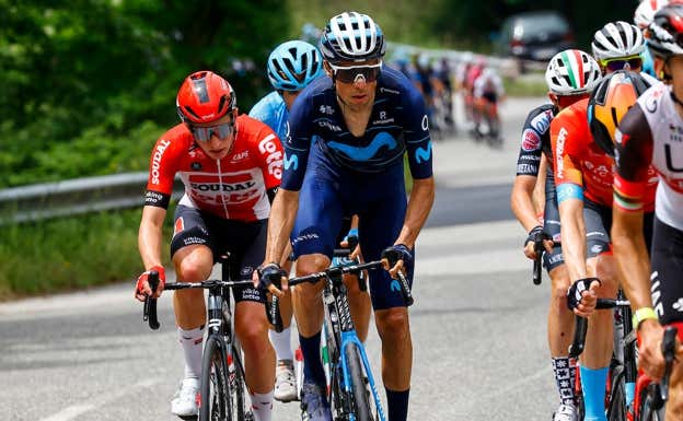 Jorge Arcas, peleando la escapada en la 8ª etapa del Giro d'Italia 2022.  MOVISTAR TEAM / SPRINT CYCLING