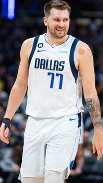 Doncic aprovecha el indulto de la NBA para dar vida a los Mavs