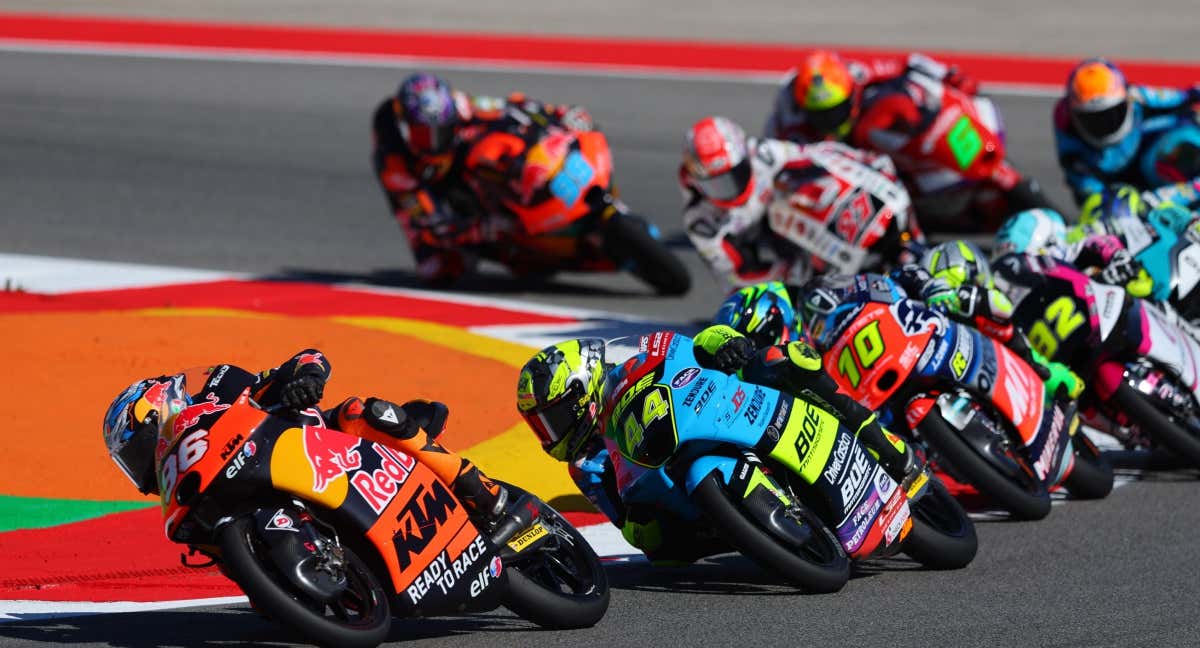 Holgado lidera la carrera de Moto 3 en circuito de Portimao.