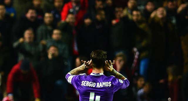 Los cánticos contra Sergio Ramos clausuran dos gradas del Sánchez-Pizjuán
