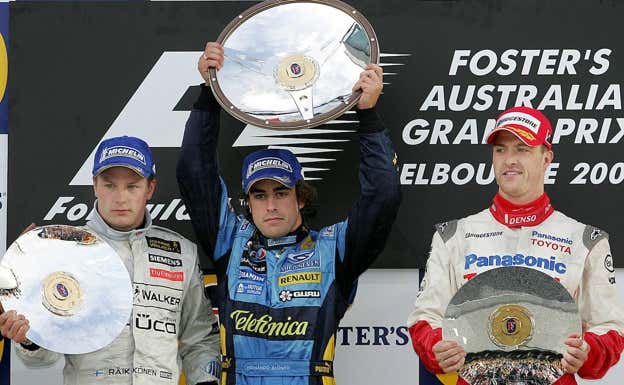 Alonso celebra la victoria en Australia 2006 junto a Raikkonen y Ralf Schumacher.  EFE