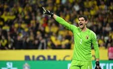 Courtois, que forzó para jugar contra Suecia, harto de las críticas en Bélgica