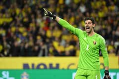 Courtois fuerza, en Bélgica le acusan de borrarse y él se harta