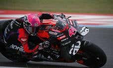 Aprilia: la moto que se mueve como ninguna en la resbaladiza pista de Termas de Río Hondo