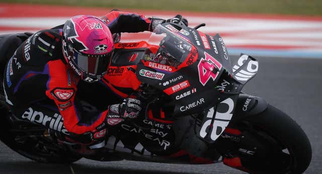 Aprilia: la moto que se mueve como ninguna en la resbaladiza pista de Termas de Río Hondo