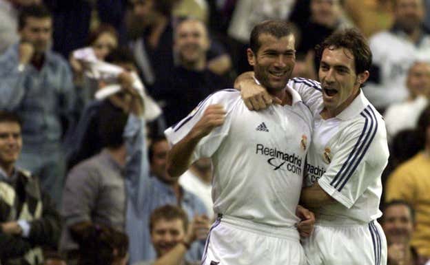 Munitis y Zidane celebran un gol en el Bernabéu.