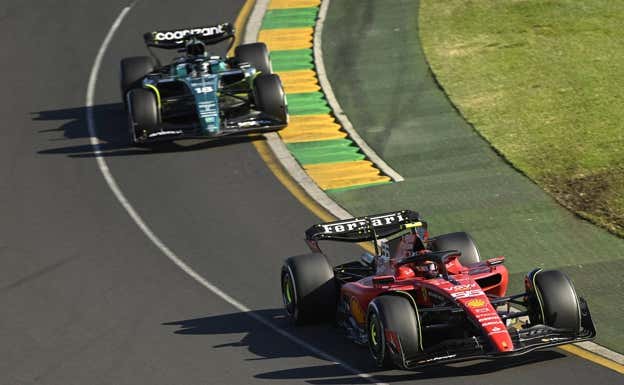 Carlos Sainz, tras adelantar a Stroll en el GP de Australia de F1.  Reuters